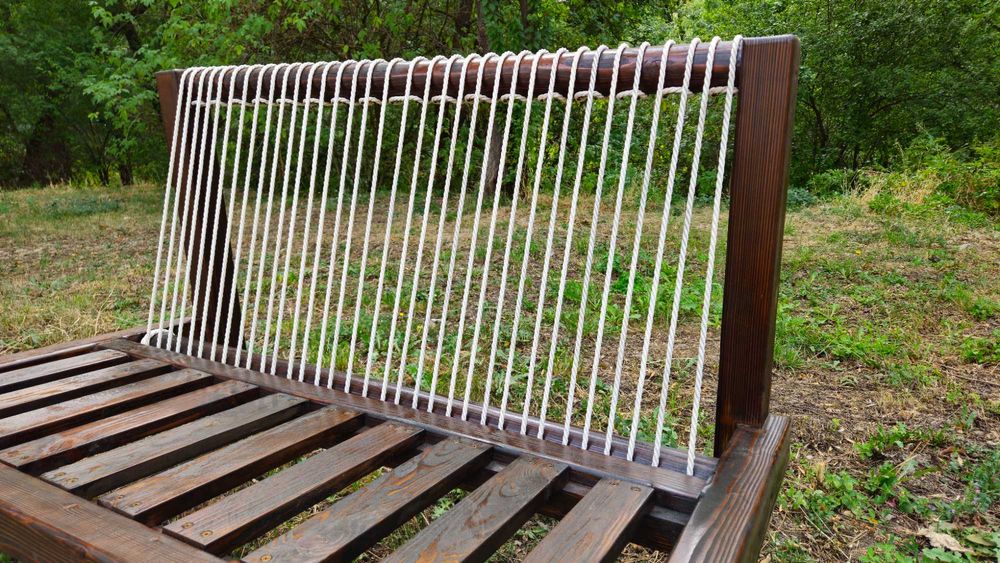 Продавам ръчно изработени двусед дивани от масивно дърво