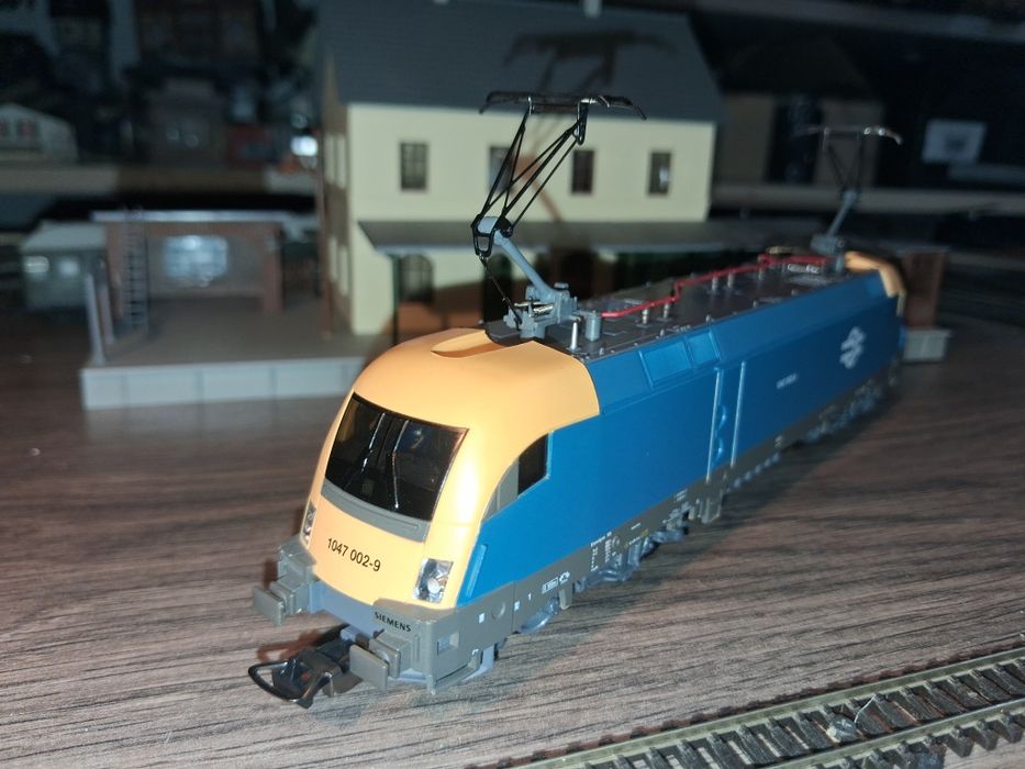 Locomotiva taurus piko scara HO