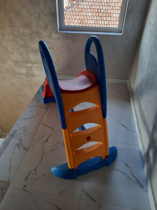 Детска пластмасова пързалка