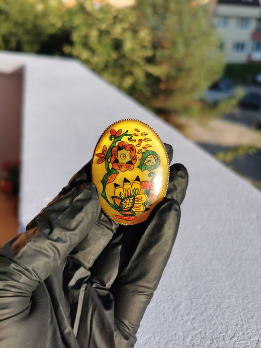 Руска ръчно рисувана брошка от селенит