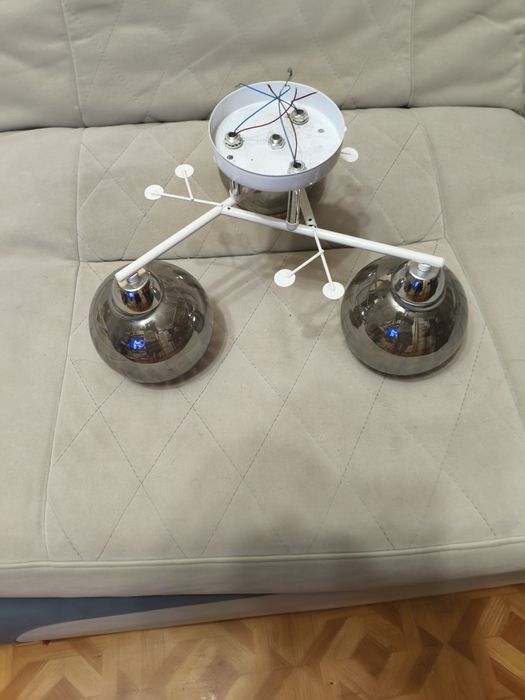 Продам люстры с круглыми плафонами