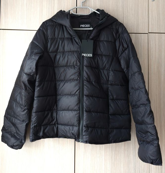 Ново дамско черно преходно яке  Pieces
Размер Л, но ще стане и на р
