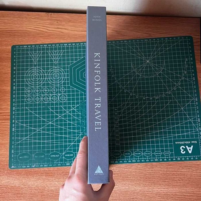 Kinfolk Travel - Carte premium slow travel, ca nouă!