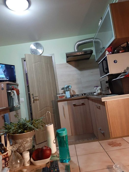 vand apartament cu o camera la casa, curte proprie, central in Dej