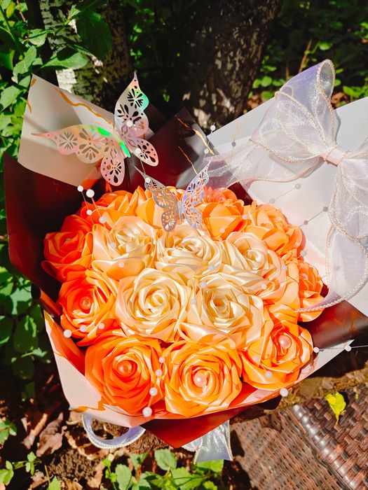 Buchet din trandafiri din satin