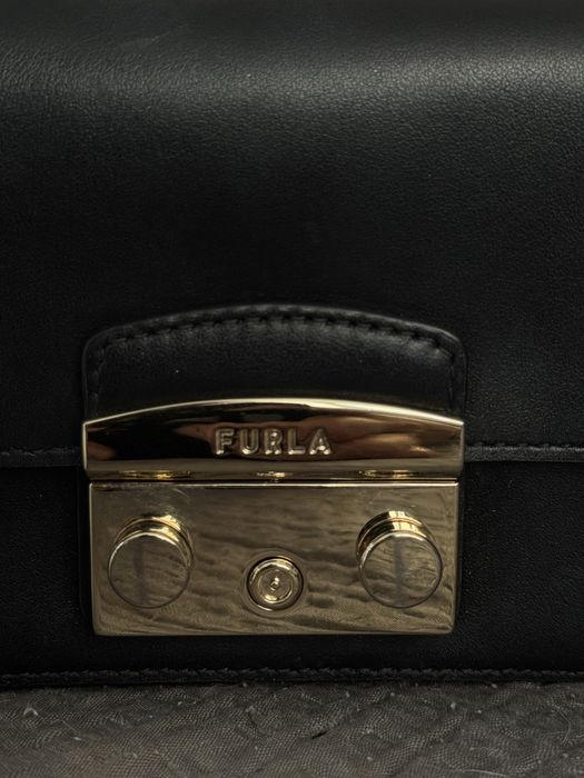 Черна Furla Metropolis, носена два пъти