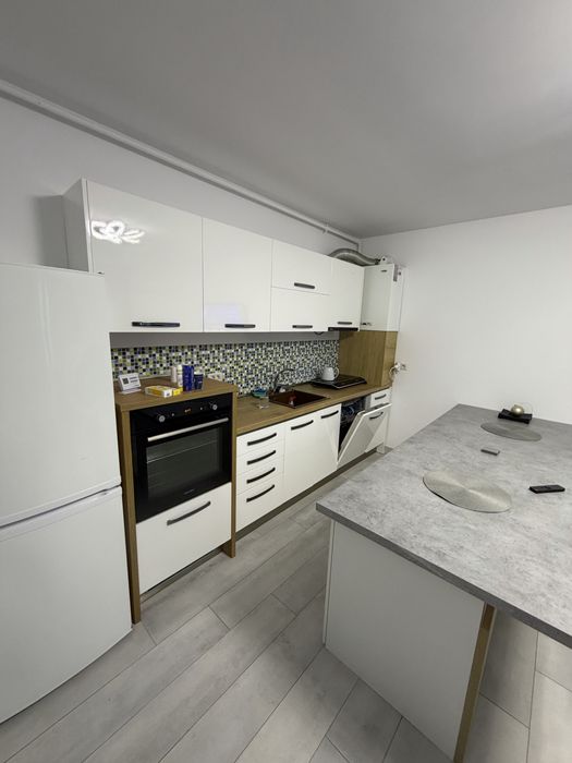 Inchiriez apartament