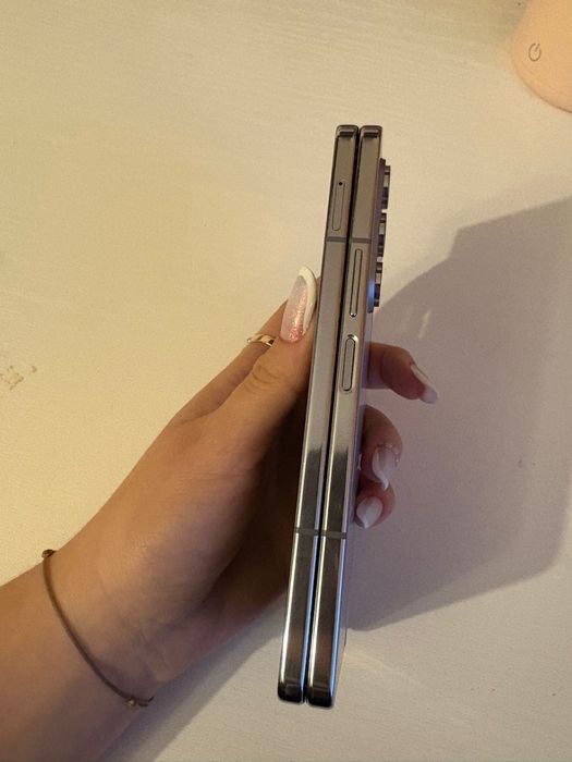 Samsung fold 5 neutilizat 512 gb 12 ram