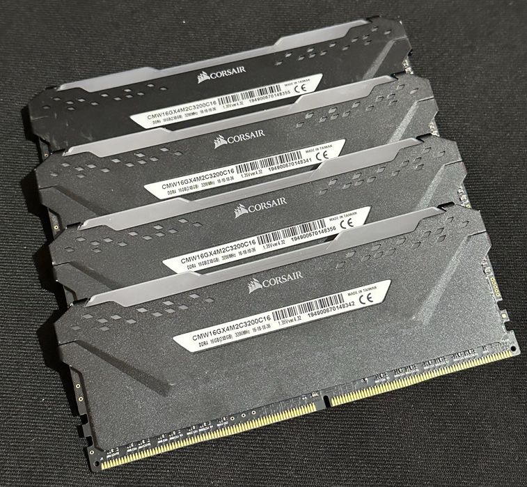 Ofertă! Memorie Ram Vengance Corsair RGB Pro 32 GB DDR 4! 3200 Ghz