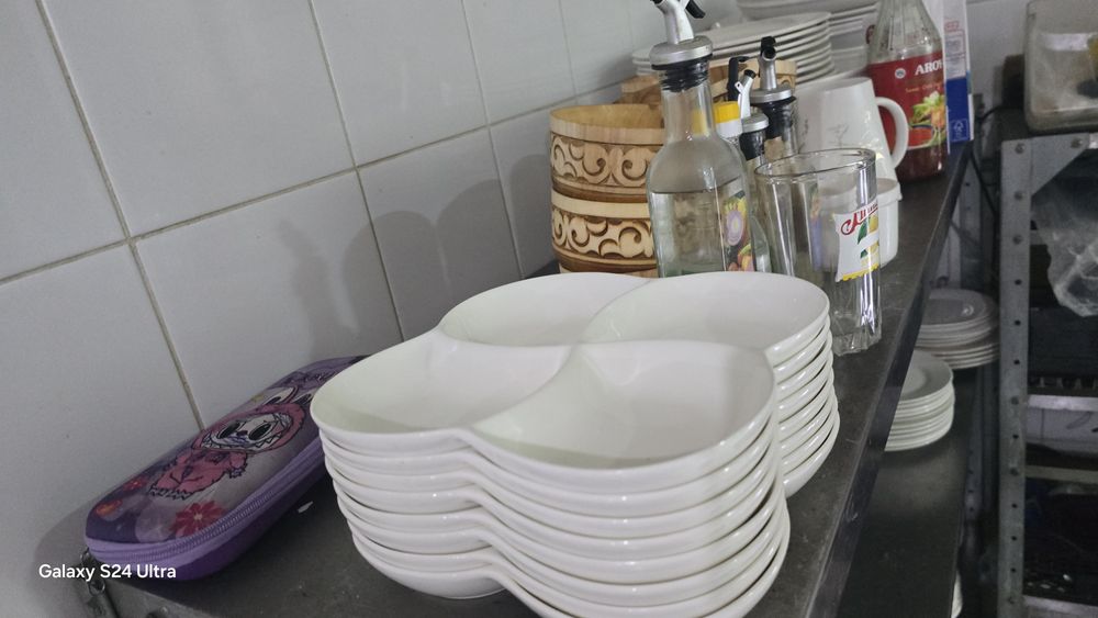 Продаётся посуду и газ плитка для кафе,ресторан