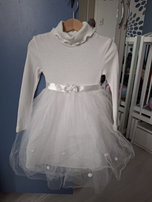 Страхотна празднична детска рокля 104