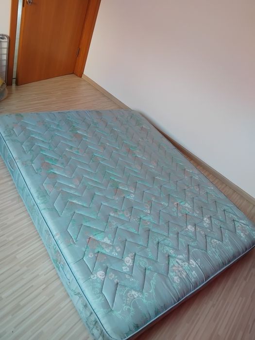 Vând saltea cu arcuri 160×200 cash,fără livrare veniți sa o ridicati