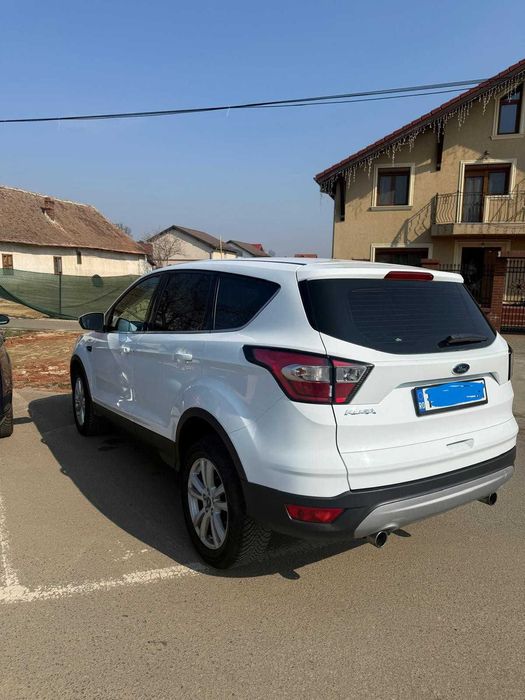 Unic proprietar vand Ford Kuga