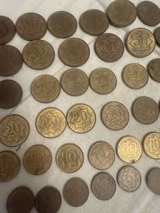 Монеты тиын и жетоны по 150 за шт