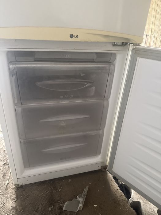 Продам холодильник LG