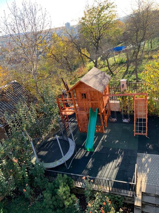 Căsuță pentru copii ( loc de joacă)