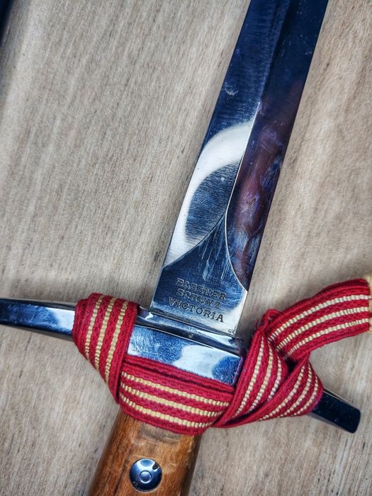 Pumnal de ofițer din Al Doilea Război Mondial, model elvețian din 1943, de Elsener Schwyz