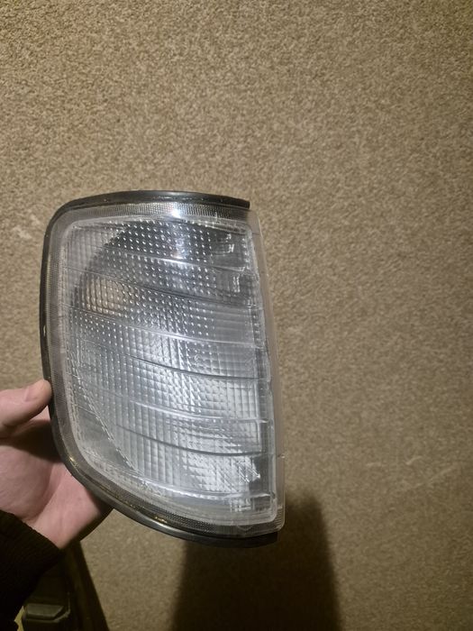 Продам фонарь мерс 124 дорест