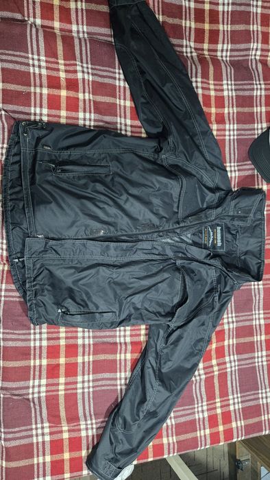 Продам оригинал ветровку hannah