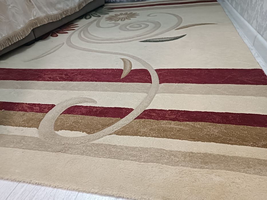 Продается ковер в хорошем состоянии