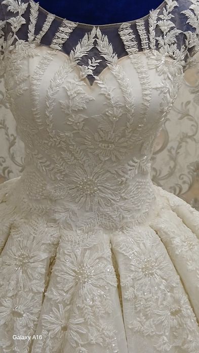 Toy liboslari sotiladi srochna xamyonbob narxlarda