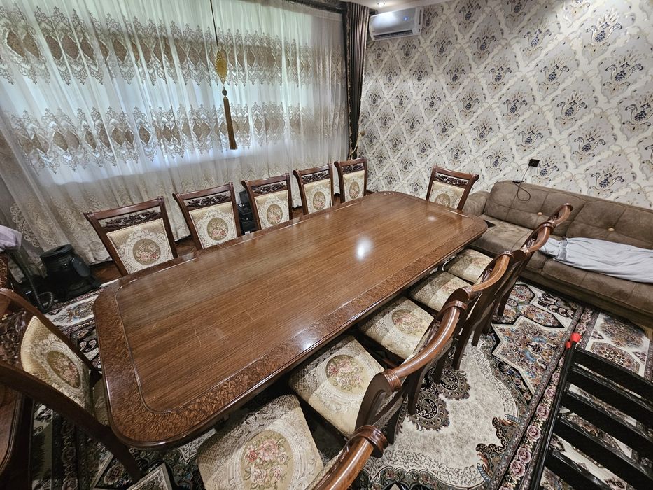 Продаю стол и стулья