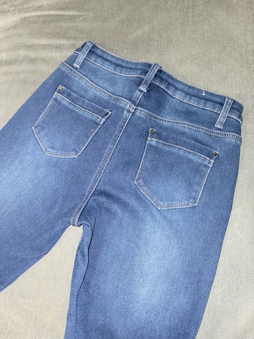 Тъмно сини дънки