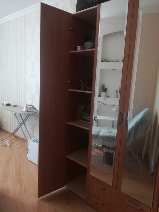 Продам шкаф. Деревянный.   табурет.