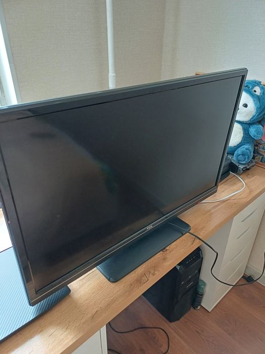 Срочно продам  TCL телевизор 32