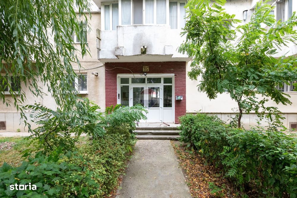 Apartament spațios cu 3 camere, etaj 1 – Strada Ștefan cel Mare