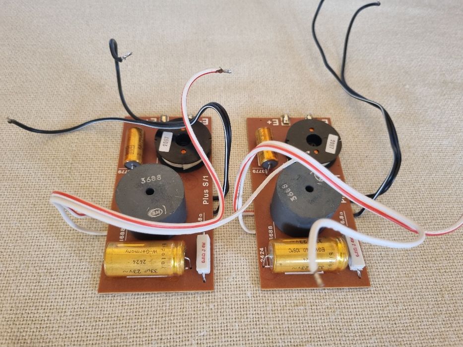 Set Filtre Boxe Canton. 40/70 watts, 4 ohms. Impecabile.