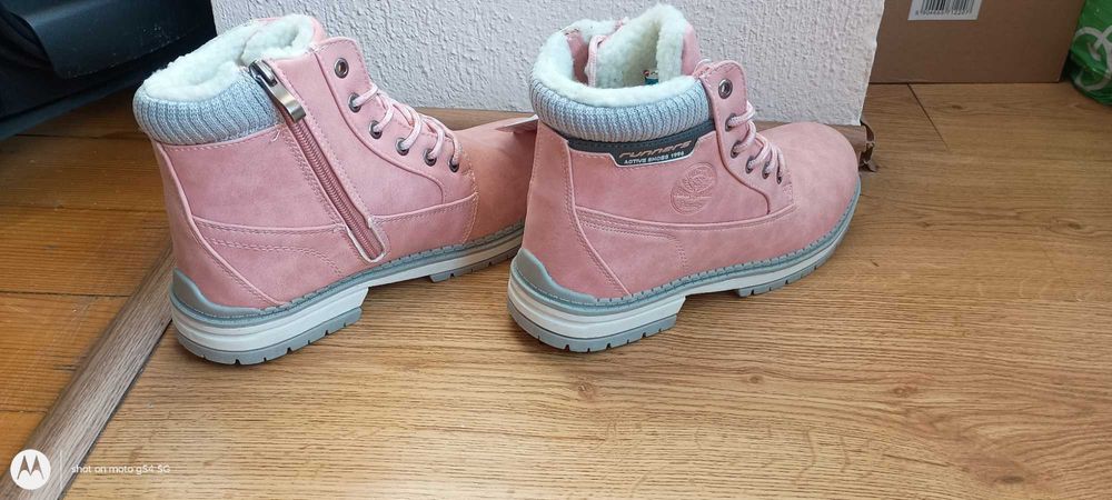 Чисто нови дамски боти RUNNERS  розови с топла подплата