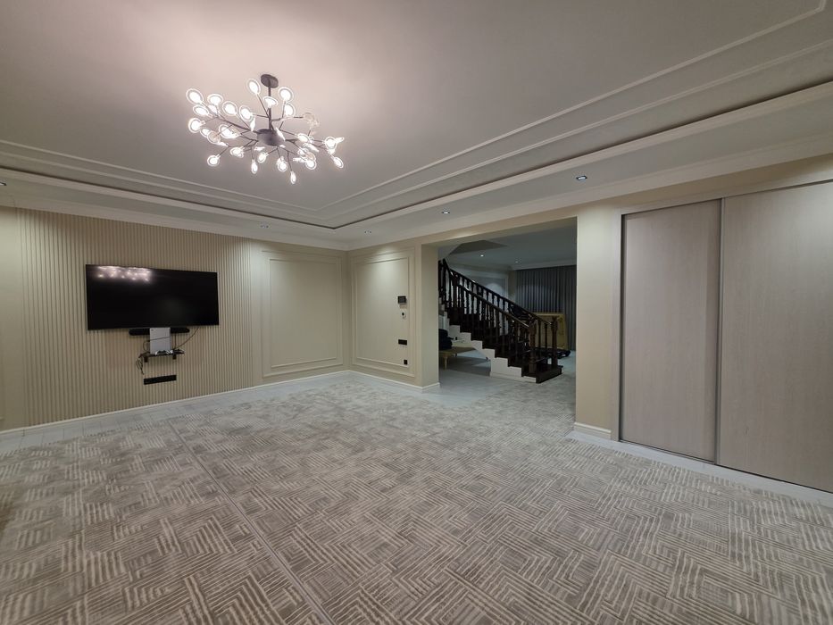 Продаётся свой готовый евродом 3 уровневый  отличный локация.