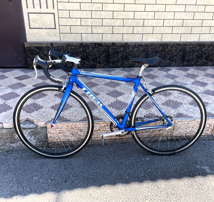 Шоссейный велосипед trek