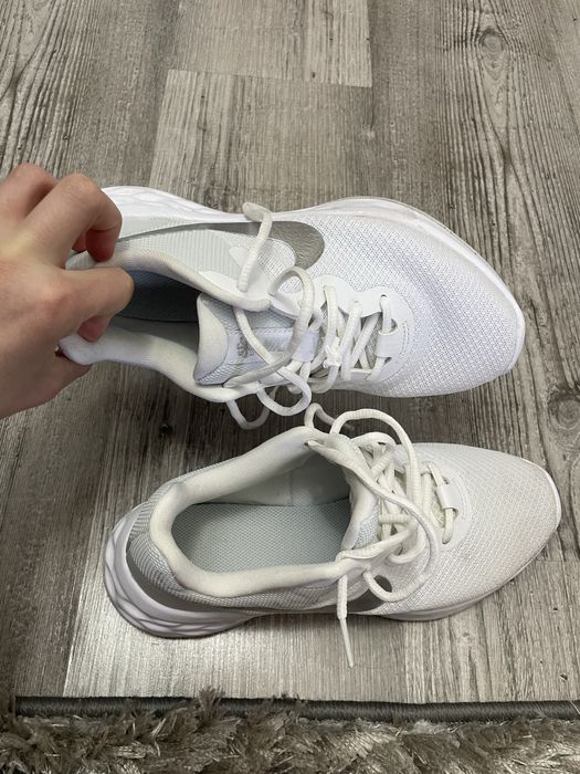 adidasi nike  marime 38 jumate