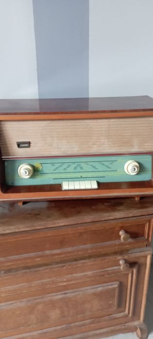 Radio cu lămpi din anii 70