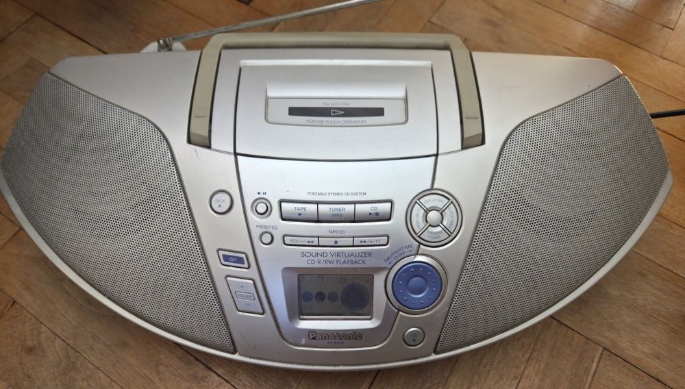 Panasonic RX-ES22 — касетофон/CD/радио