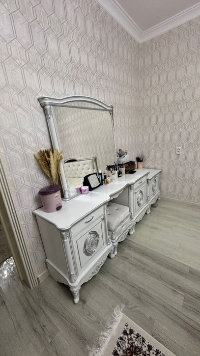 Продается спальный гарнитур