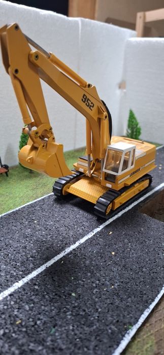 Macheta excavator LIEBHERR,scara 1:50
