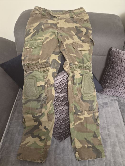 Pantaloni Airsoft Invader Gear cu genunchiere Marime S