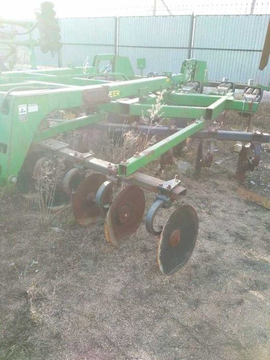 Продаётся глубокорыхлитель John Deere 2700