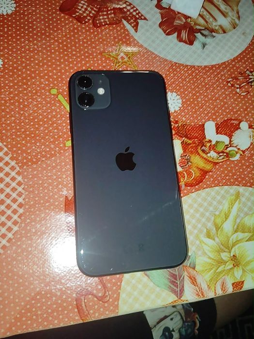 Vând iPhone 11 .