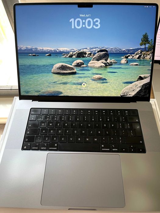 Macbook Pro 16" - M1 Pro - 16gm RAM - 512 SSD