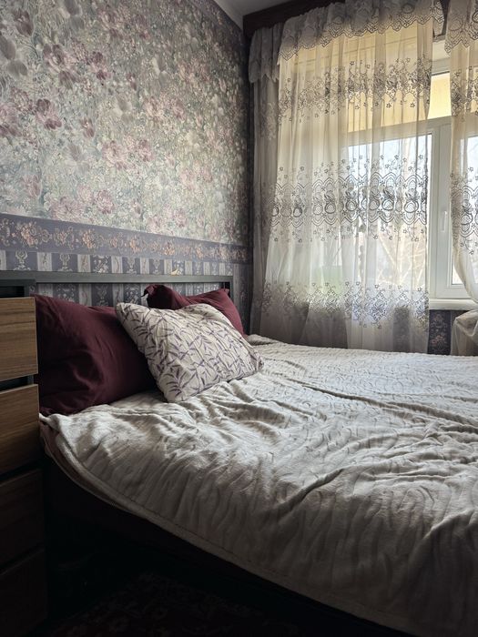 Кровать двухспальная с матрасом