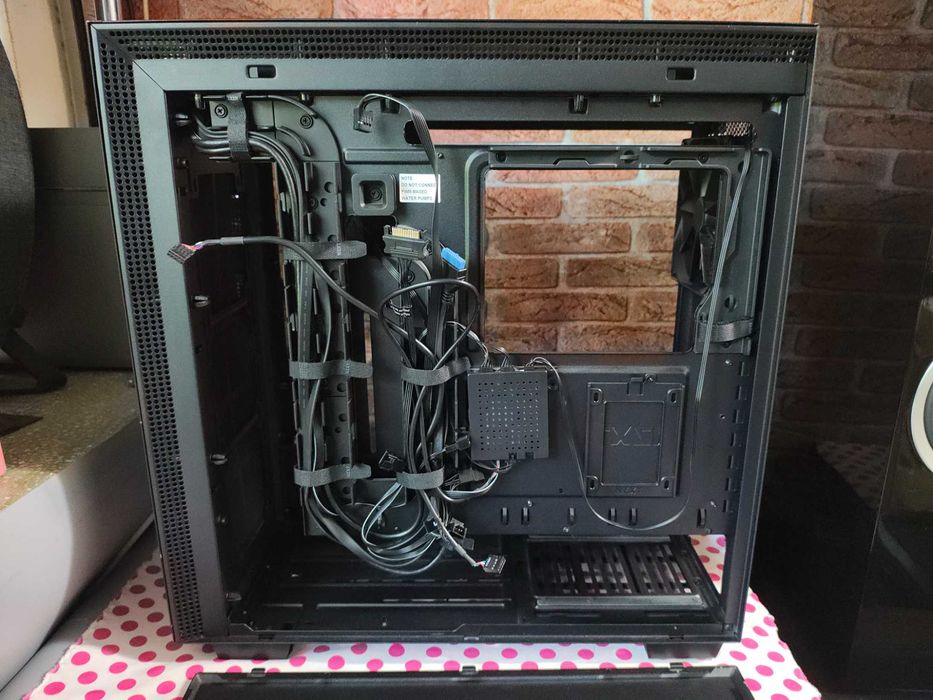 Carcasa PC Gaming NZXT H710i Matte Black.