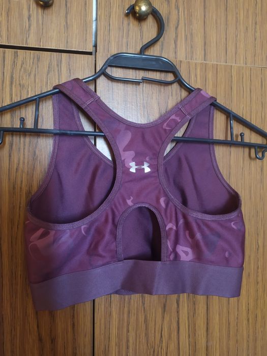 Спортен сутиен в прекрасен цвят.