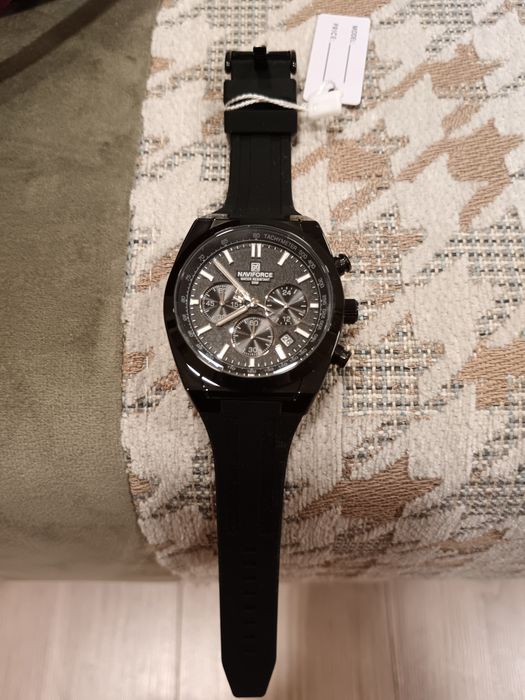 Продам часы Naviforce