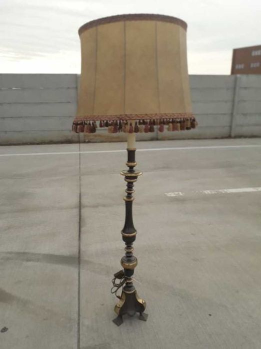 Veioza de podea din bronz