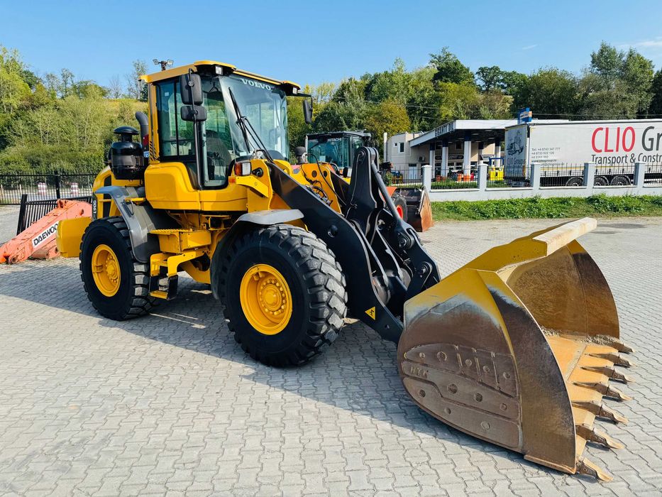 Incarcator frontal Volvo L 90 G, an fabricatie 2014, 18 tone, cupa Hardox 3.5mc, stare TOP !
