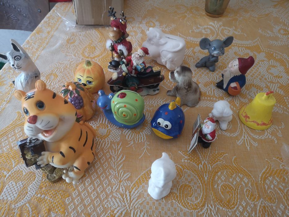 Керамични фигурки и касички